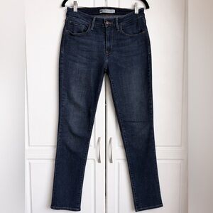 Levi’s Women’s Straight Leg Jeans Size 8 Medium Wash Mid Rise Classic Denim